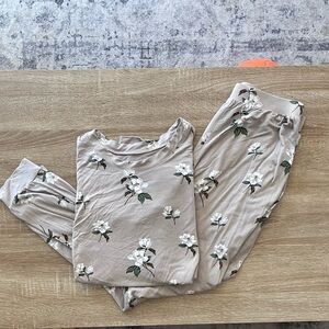 Kyte Baby Magnolia pajama set- Beige with White Flowers